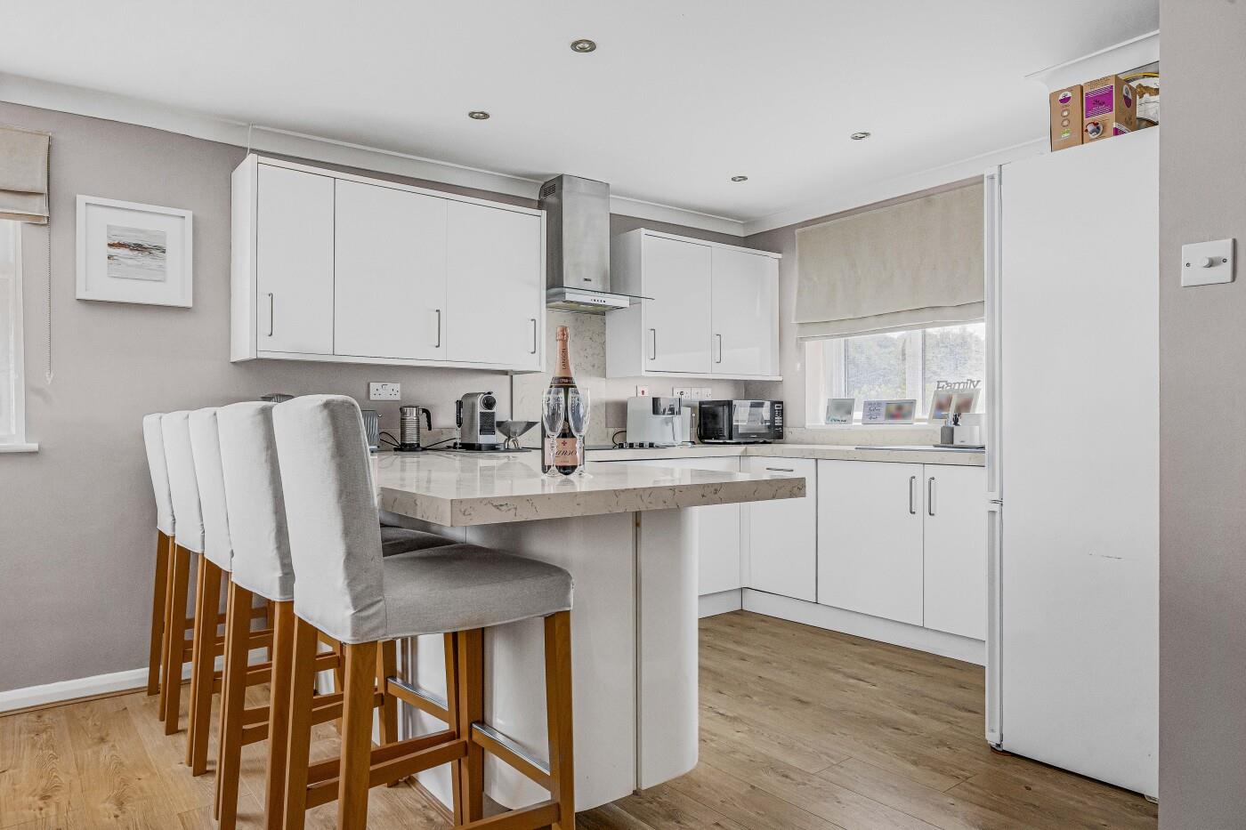 2 bed property in Deanfield Road, Henley-On-Thames